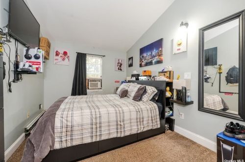 60 Locust St, Central Islip NY  11722-3126 exterior