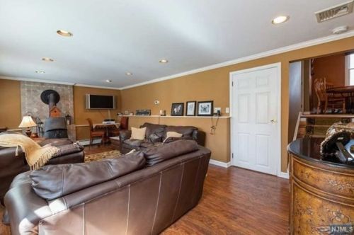 102 Pawnee Ave, Oakland NJ  07436-3724 exterior