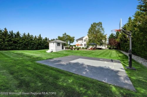 6 Courtney Ct, East Freehold NJ 07728-9563 exterior