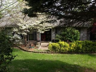 8309 Pine Grove Ct, Louisville, KY 40214-4400