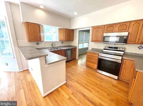 32 Pin Oak Dr, Dover DE  19904-2373 exterior