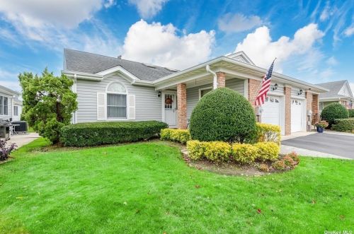 46 Primrose Ln, Babylon, NY 11703-3247