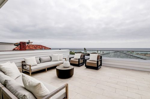 413 Bayview Dr, Manhattan Beach CA  90266-5717 exterior