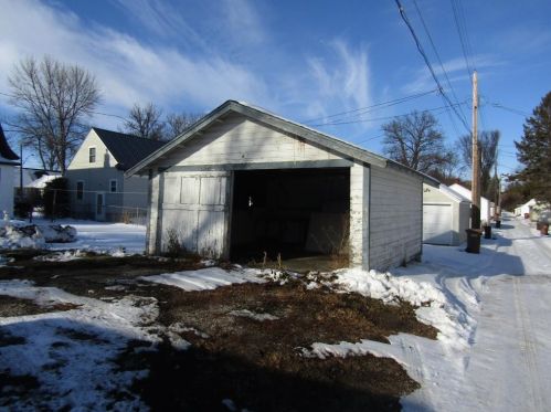 918 4th St, Montevideo MN 56265-1027 exterior