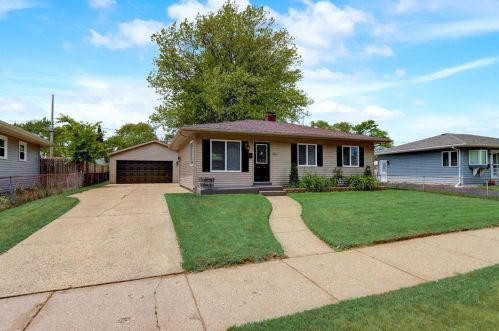 8620 16th Ave, Kenosha, WI 53143-6406