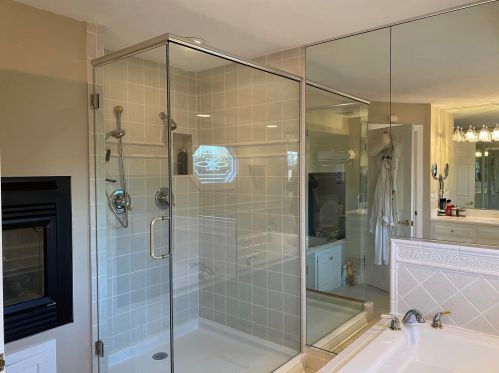 1947 Glen Oaks Ln, Thiensville WI  53092-2903 exterior