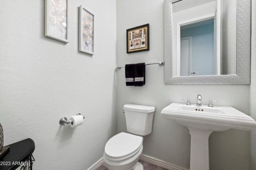 550 Emerson St, Chandler AZ  85248-4700 exterior