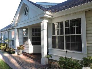 14 Villanova Ct, Panamoka, NY 11961-1634