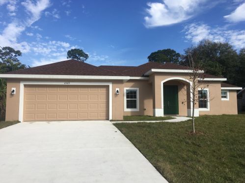 2365 Gillette Ave, Fort Pierce, FL 34952-7433