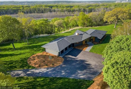 2845 Overlook Cir, Minneapolis, MN 55431-3900