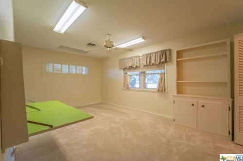 204 Yucca Dr, Victoria TX 77904-1116 exterior