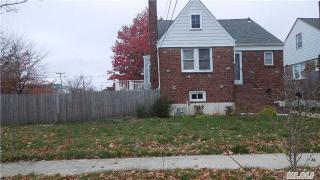 66 Bay Ave, Freeport, NY 11520-5416