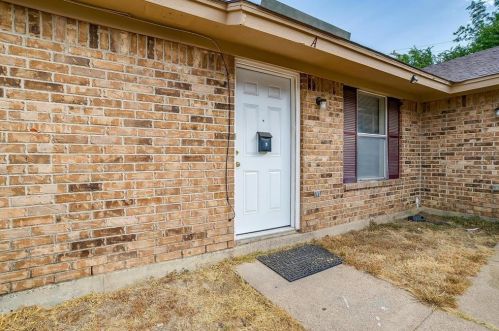 2602 21st St, Fort Worth, TX 76106-5073