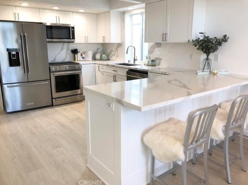 320 Rossmore Dr, Oxnard CA  93035-4465 exterior