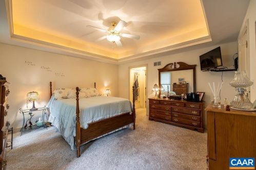399 Jefferson Dr, Bybee, VA 22963-2802