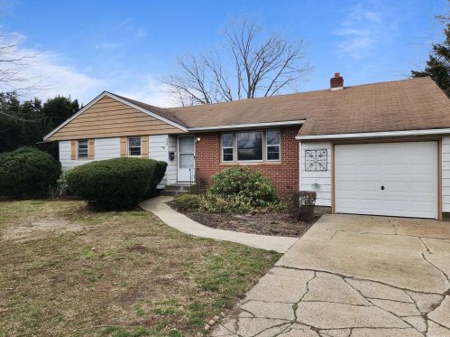 672 Deer Park Ave, Babylon NY  11702-1320 exterior