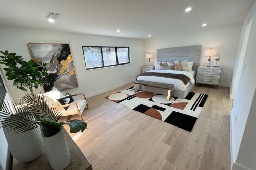 8300 166th Ter, Hialeah FL  33016-3444 exterior