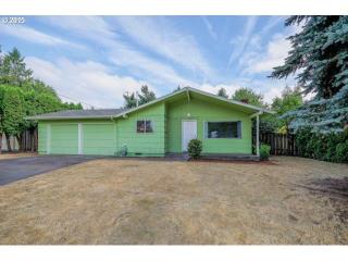 11211 Thompson St, Portland, OR 97220-1826