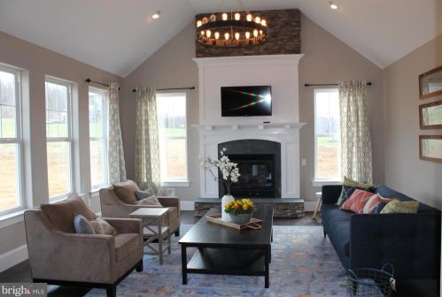 162 Niantic Rd, Dale, PA 19504-9312