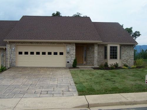148 Daniel Ct, Strasburg, VA 22657-2678