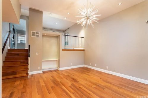 5455 Sylmar Ave, Van Nuys, CA 91401-5100