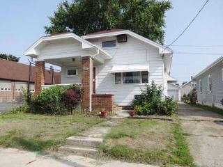 2912 Bate St, Racine, WI 53403-2816