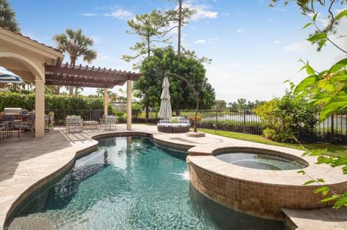 2650 Lermitage Ln, Naples, FL 34105-3049