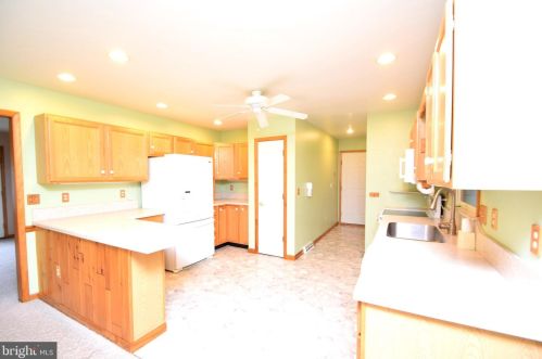27 Lady Slipper Ln, Slaughter Beach, DE 19963-2126