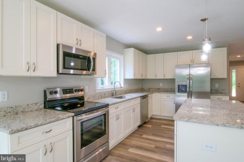 105 Confederate Cir, Locust Grove, VA 22508-5735