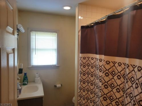 749 Brooklyn Mountain Rd, Hopatcong NJ  07843-1700 exterior