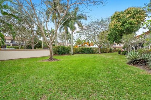 6823 Via Regina, Boca Raton FL  33433-3956 exterior