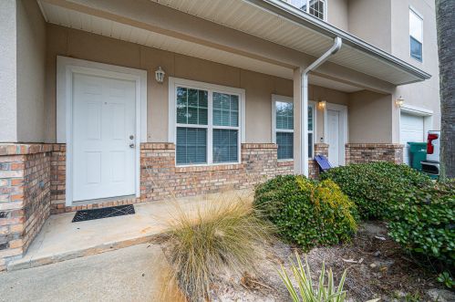 1553 Bentley Cir, Fort Walton Beach, FL 32547-4990