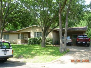 3904 Oaklawn St, Bryan TX  77801-4731 exterior
