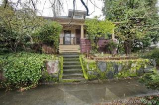 402 29th Ave, Portland, OR 97214-1816