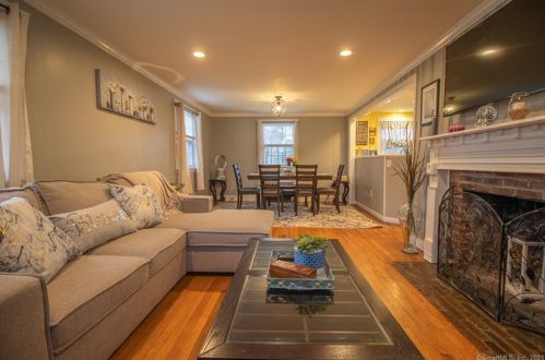 20 Taylor St, Windsor CT  06095-2434 exterior