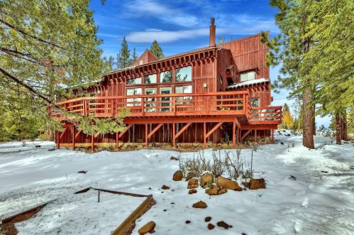 12385 Stockholm Way, Truckee, CA 96161-6945