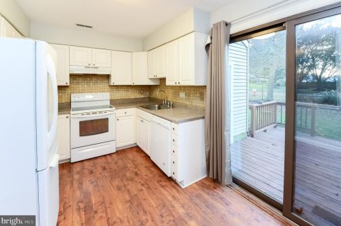 502 Essex Ct, West Deptford NJ  08051-2027 exterior