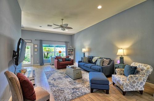 811 100th Ave, Naples, FL 34108-2241