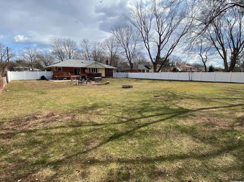 672 Larkfield Rd, Elwood NY  11731-5914 exterior