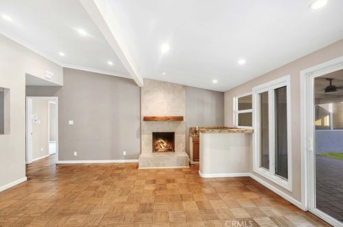 6450 Aldea Ave, Van Nuys CA  91406-5401 exterior