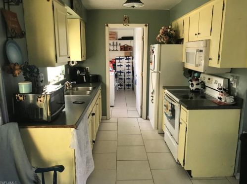 506 Coolidge Ave, Lehigh Acres FL 33936-6102 exterior