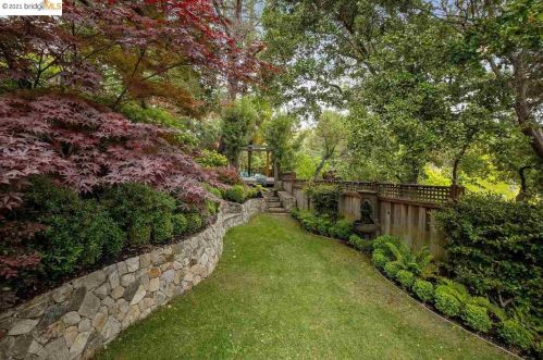 1 Downey Pl, Oakland CA  94610-1809 exterior