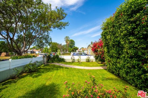 14317 Collins St, Van Nuys CA 91316-1307 exterior