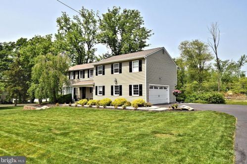 116 Meadowood Dr, Lansdale, PA 19446-1641