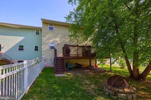 150 Julie Ann Ct, Ephrata, PA 17522-2475