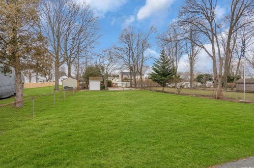 538 5th St, Elwood NY  11731-2313 exterior