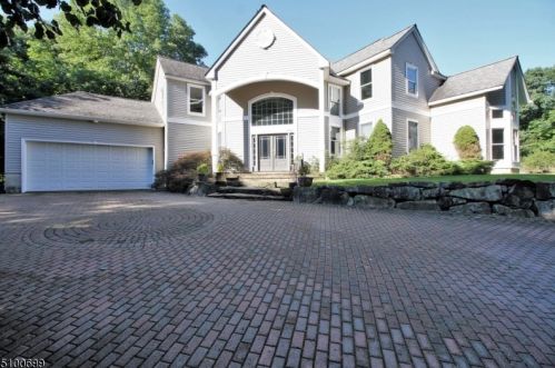 605 Snake Den Rd, West Milford Lakes, NJ 07480-4309