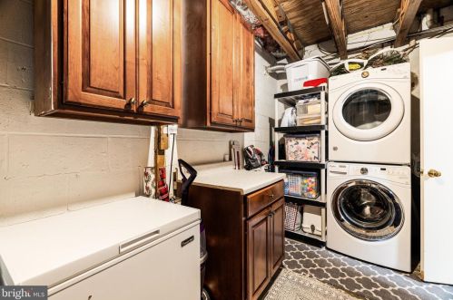 11710 Dry River Ct, Herndon VA  20191-2964 exterior