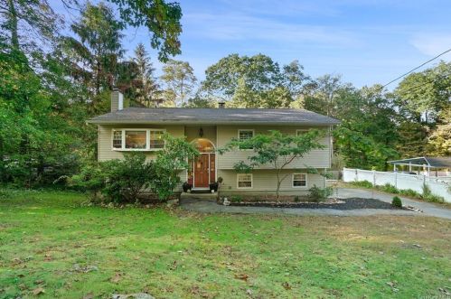 111 Vista Ter, Mahopac, NY 10541-3176
