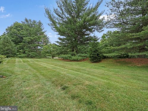 502 Meadow Ct, Glen Mills PA  19342-8129 exterior